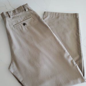DOCKERS Men's Classic Fit Khaki Stretch Pants, 33x30